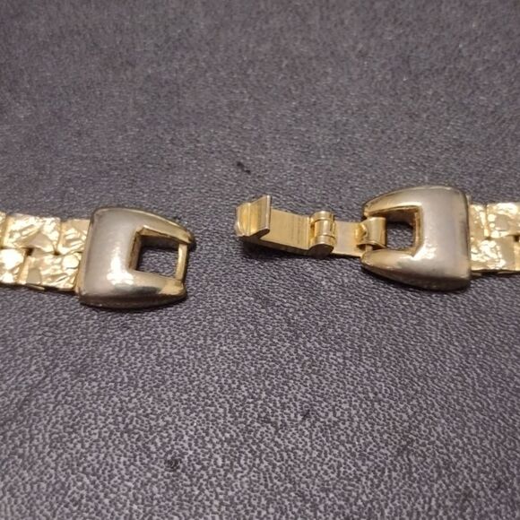 *Sale* Gold tone thick textured necklace 22" - Picture 11 of 11